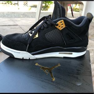 Jordan 4 “Royalty”